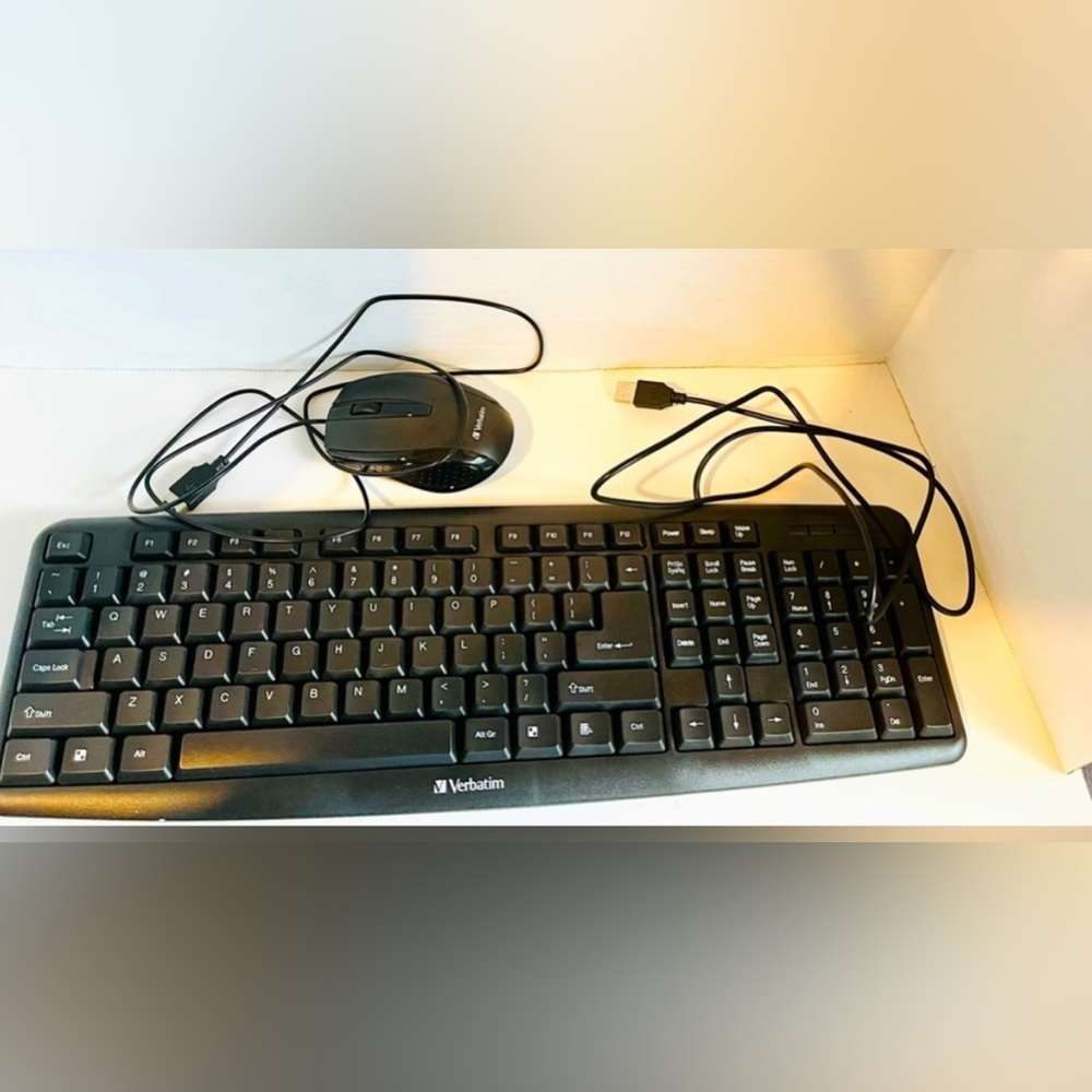 (NIB) VERBATIM SLIMLINE CORDED USB COMPUTER KEYBOARD/MOUSE (MODEL 70249)